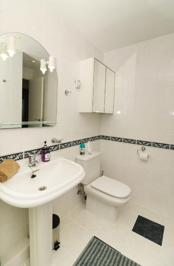 Family Apartment Walking Distance To The Sea And All Amenities Ситио-де-Калаонда Экстерьер фото