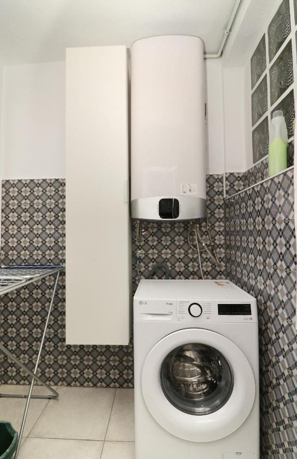 Family Apartment Walking Distance To The Sea And All Amenities Ситио-де-Калаонда Экстерьер фото