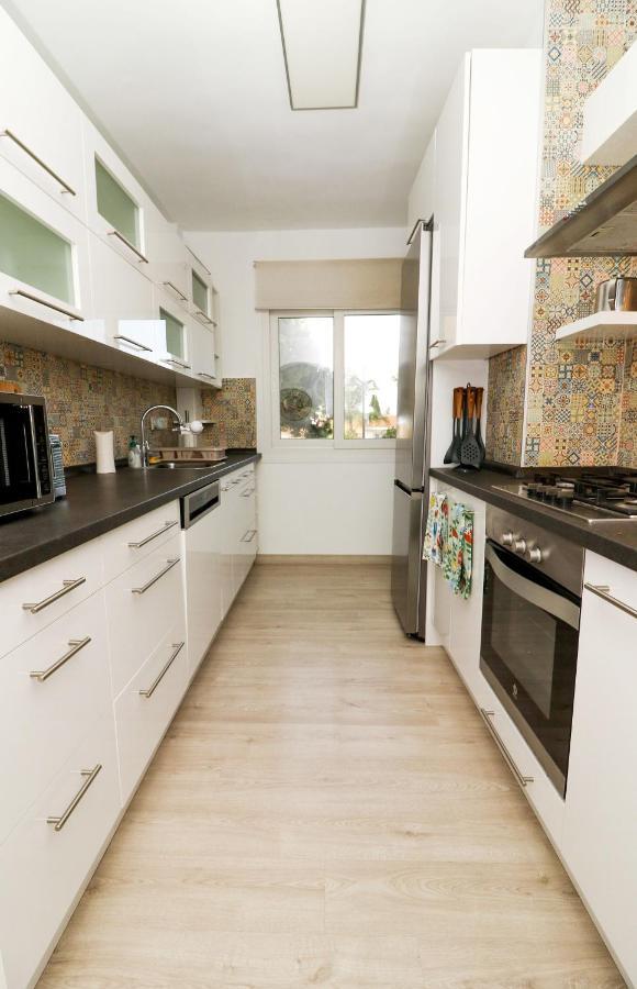 Family Apartment Walking Distance To The Sea And All Amenities Ситио-де-Калаонда Экстерьер фото